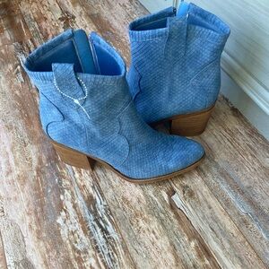 Brand new blue western booties 7 1/2 price tag removed.